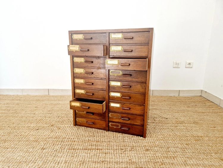 Armoire à index antique en acajou à 18 tiroirs