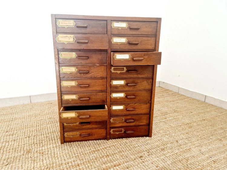 Armoire à index antique en acajou à 18 tiroirs