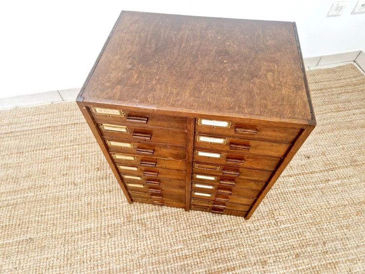 Armoire à index antique en acajou à 18 tiroirs