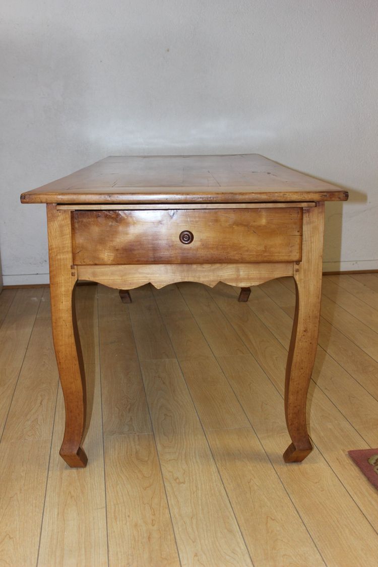 Table de ferme de style Louis XV en Merisier XIX
