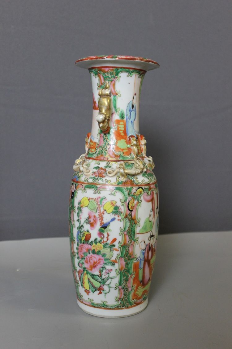 Paire de vases de Canton en Porcelaine , Chine vers 1900