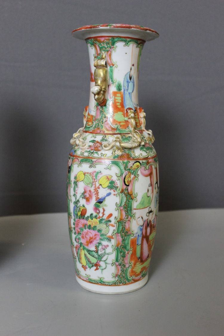 Paire de vases de Canton en Porcelaine , Chine vers 1900