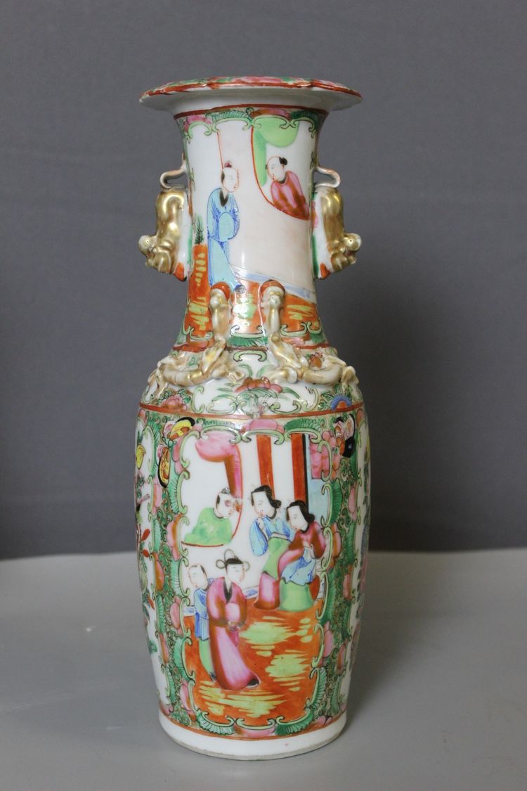 Paire de vases de Canton en Porcelaine , Chine vers 1900