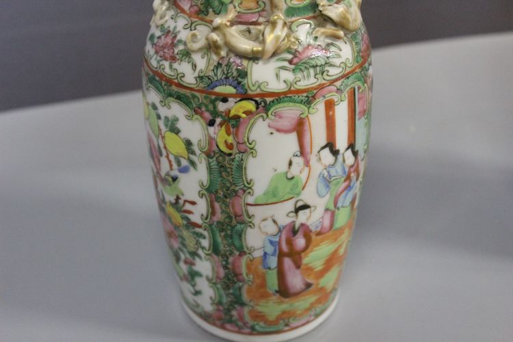 Paire de vases de Canton en Porcelaine , Chine vers 1900
