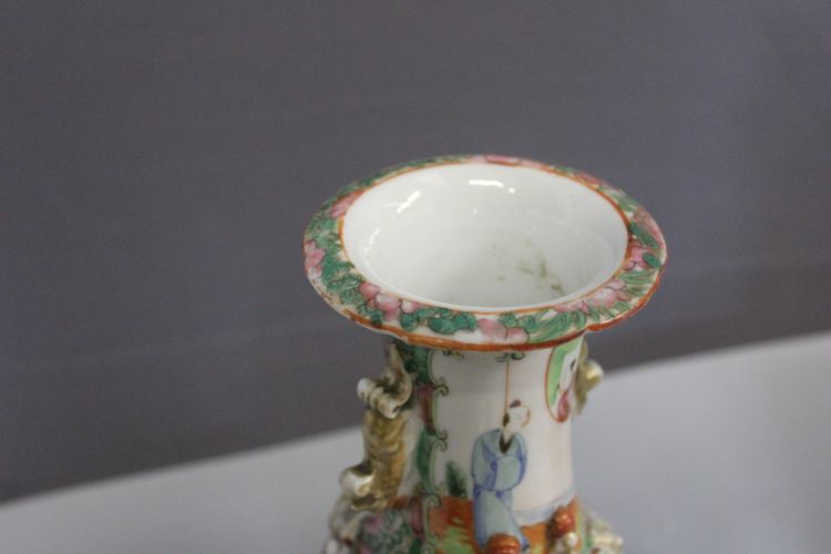 Paire de vases de Canton en Porcelaine , Chine vers 1900