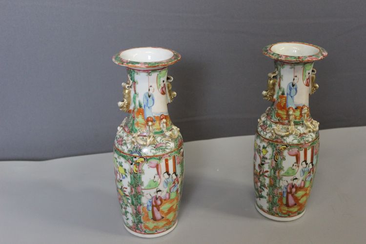 Paire de vases de Canton en Porcelaine , Chine vers 1900