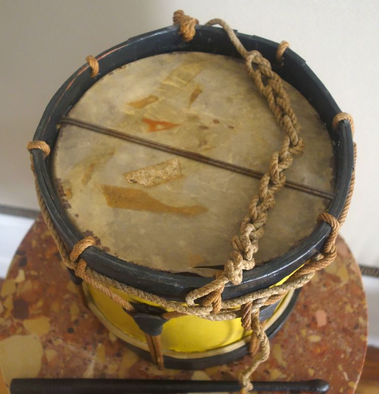Tambour d'enfant et ses baguettes d'époque XIXe siècle - 1900