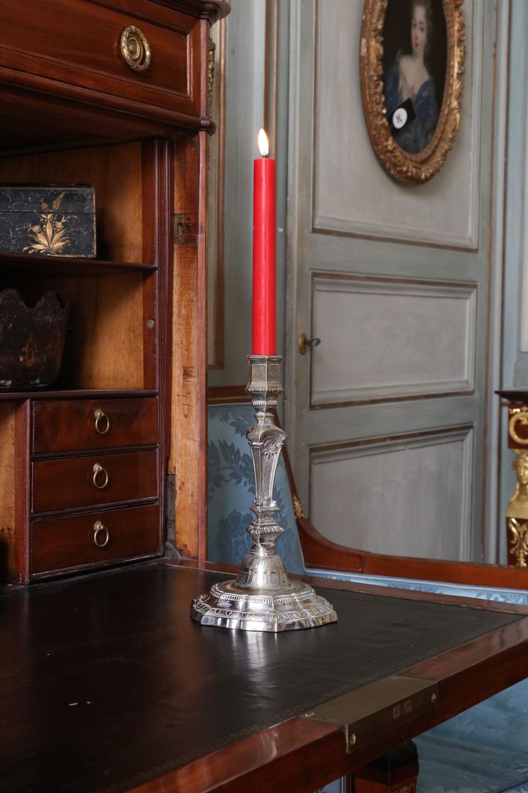Coppia di candelieri in argento di epoca Luigi XIV