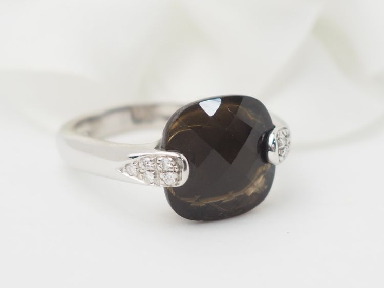 Bague en or blanc, quartz fumé et diamants 