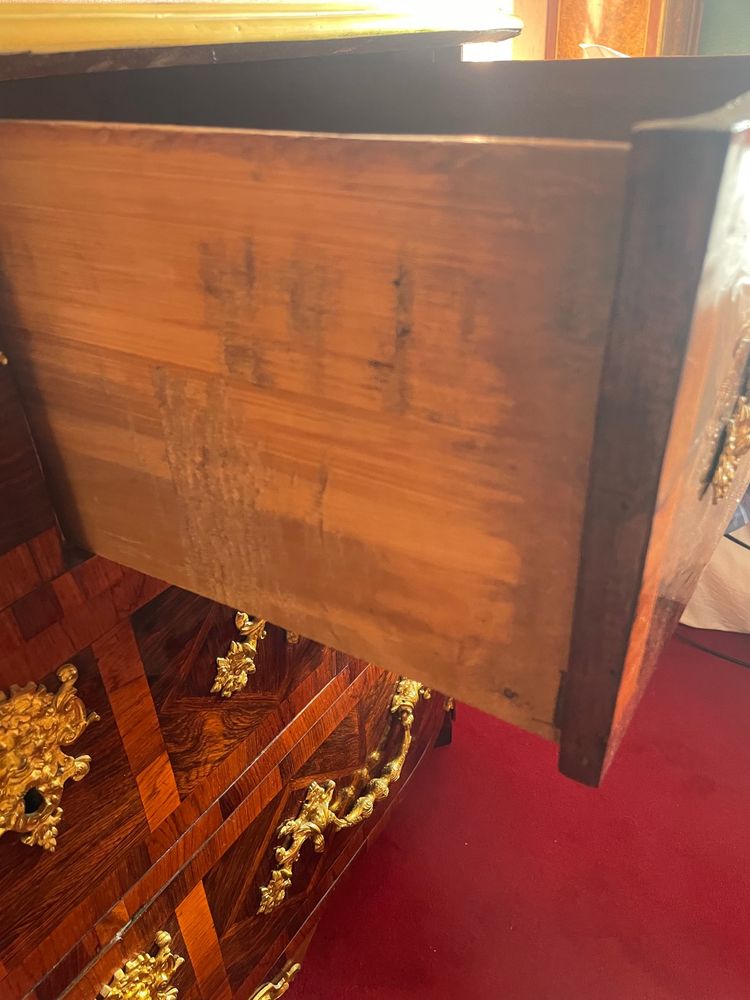 Commode régence en bois de placage vers 1730 