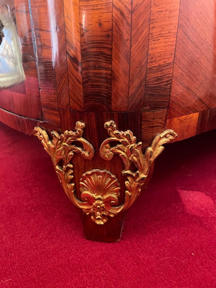 Commode régence en bois de placage vers 1730 