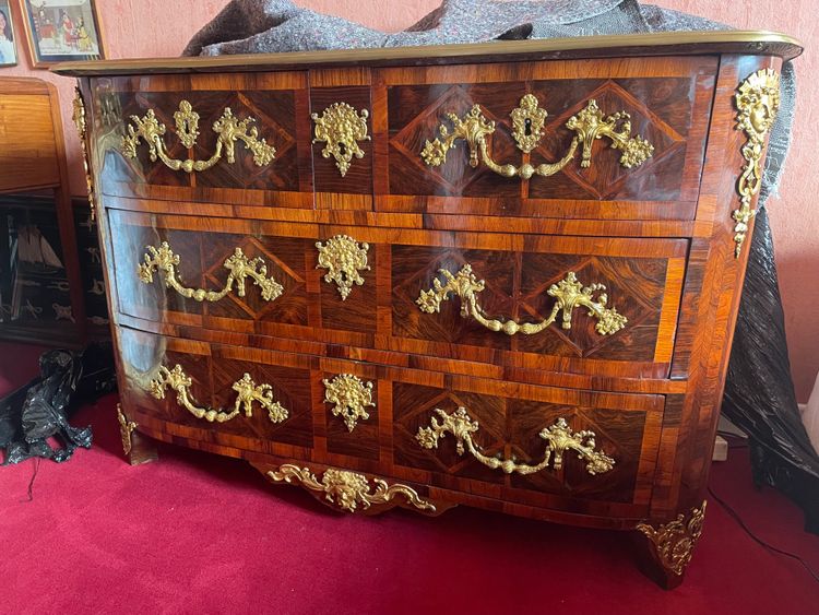 Commode régence en bois de placage vers 1730 