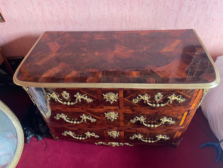 Commode régence en bois de placage vers 1730 