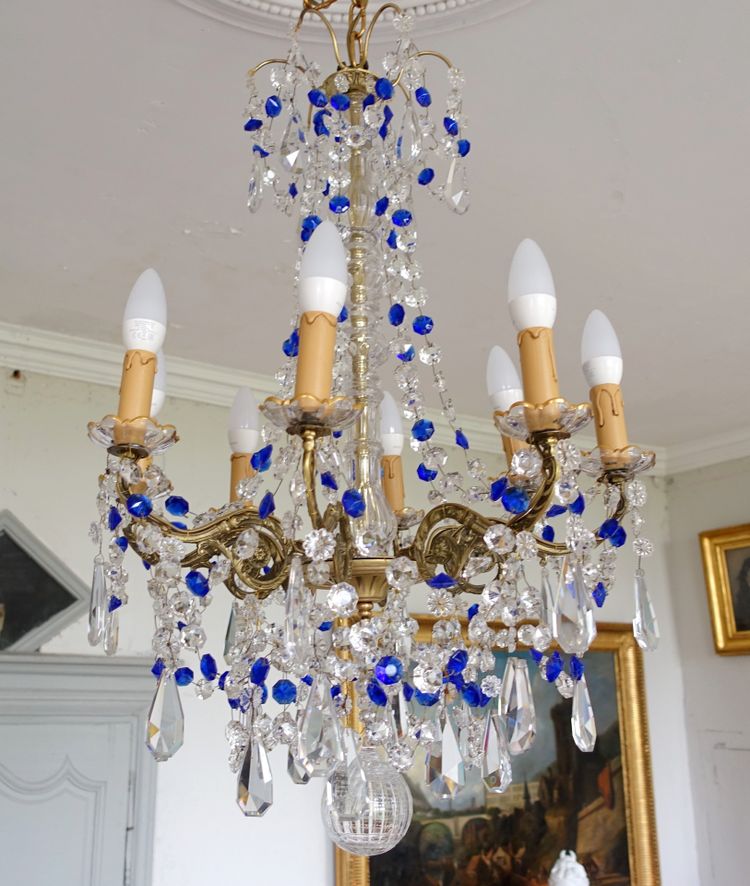 Lustre 8 feux en cristal de Baccarat blanc et bleu cobalt - style Louis XVI
