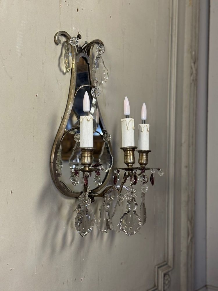 Paire D’appliques De Forme Lyre, Métal Argenté Et Cristaux Taillés Vers 1900