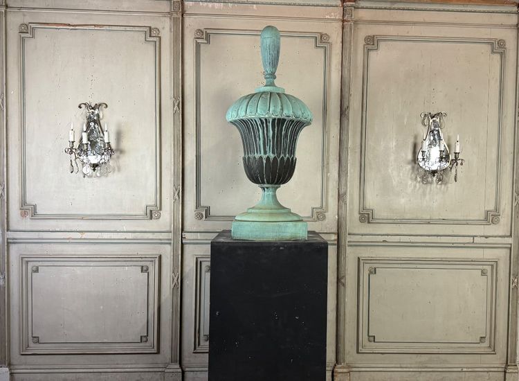 Paire D’appliques De Forme Lyre, Métal Argenté Et Cristaux Taillés Vers 1900
