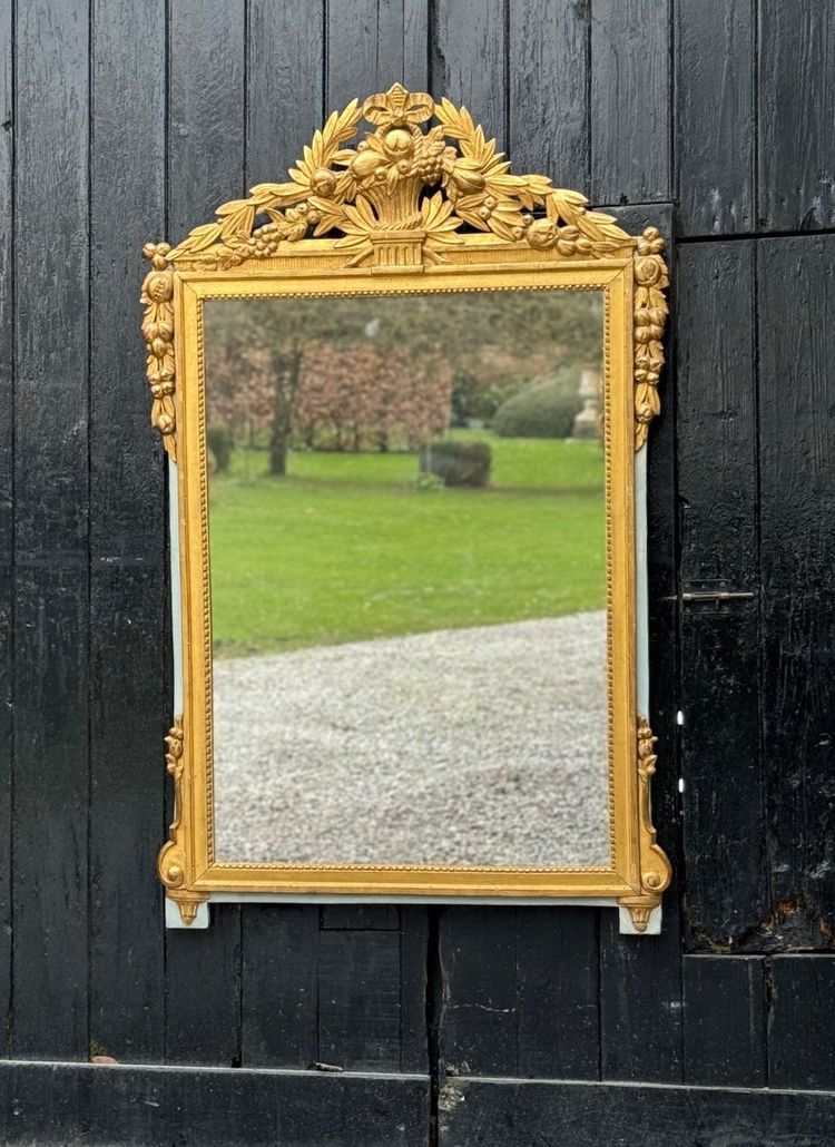 Grand Miroir Louis XVI En Bois Sculpté Et Doré, France, XVIIIème Siècle