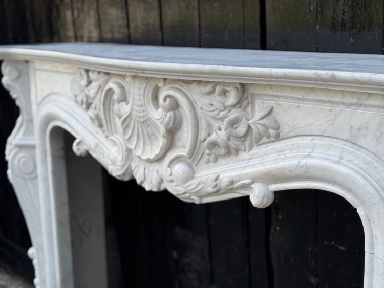 Cheminée De Style Louis XV En Marbre De Carrare , Vers 1980
