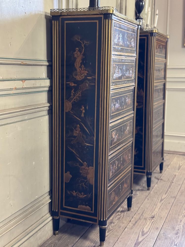 Paire De Semainiers Louis XVI En Laque Noire Et Or, XVIIIème Siècle