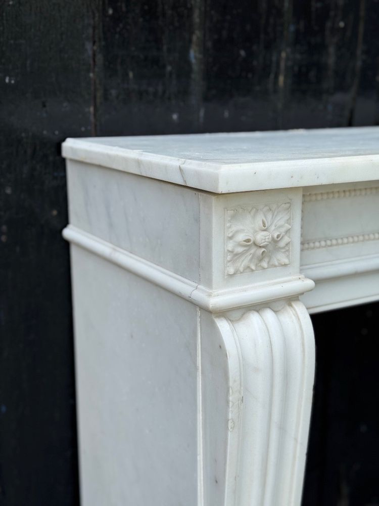 Kamin im Stil Ludwigs XVI. aus weißem Carrara-Marmor, um 1880