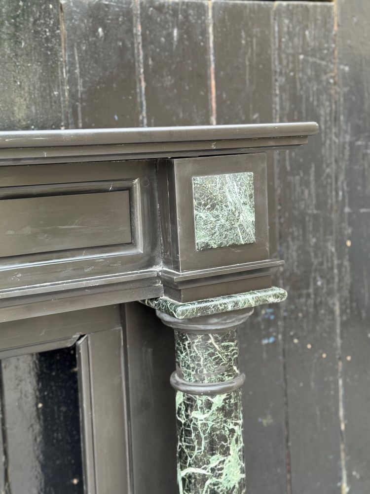 Kamin im Stil Napoleons III. aus schwarzem belgischem Marmor und antikem grünem Marmor, um 1880