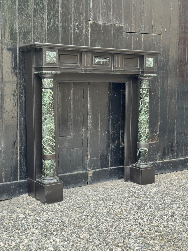 Kamin im Stil Napoleons III. aus schwarzem belgischem Marmor und antikem grünem Marmor, um 1880