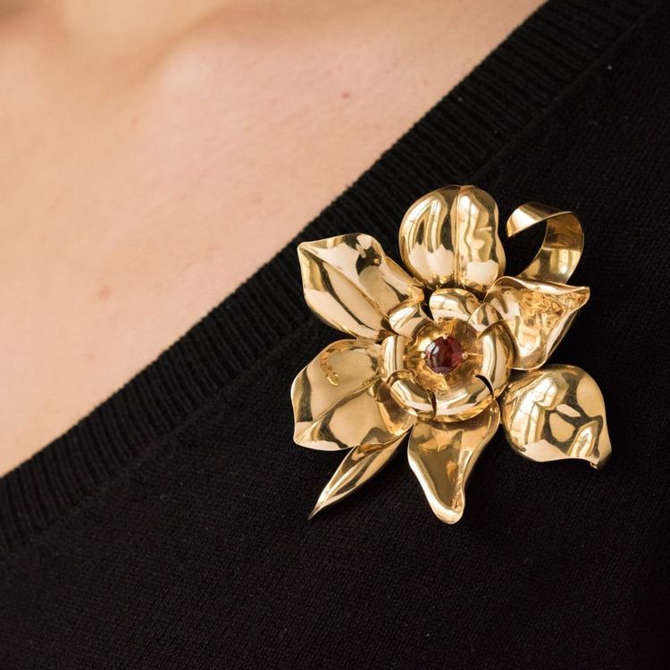 Broche Fleur En Or Et Grenat Orange Cabochon