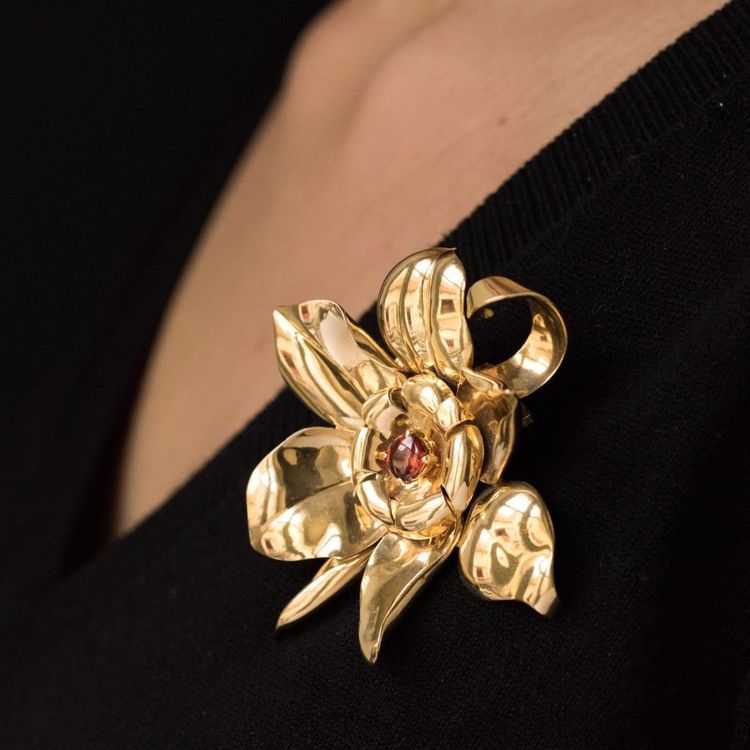 Broche Fleur En Or Et Grenat Orange Cabochon