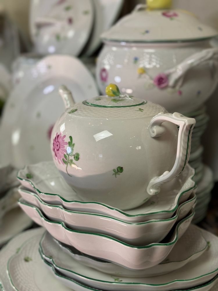 Large porcelain dinner service, Tertia pattern, Herend, early 20th century, approximately 200 pieces