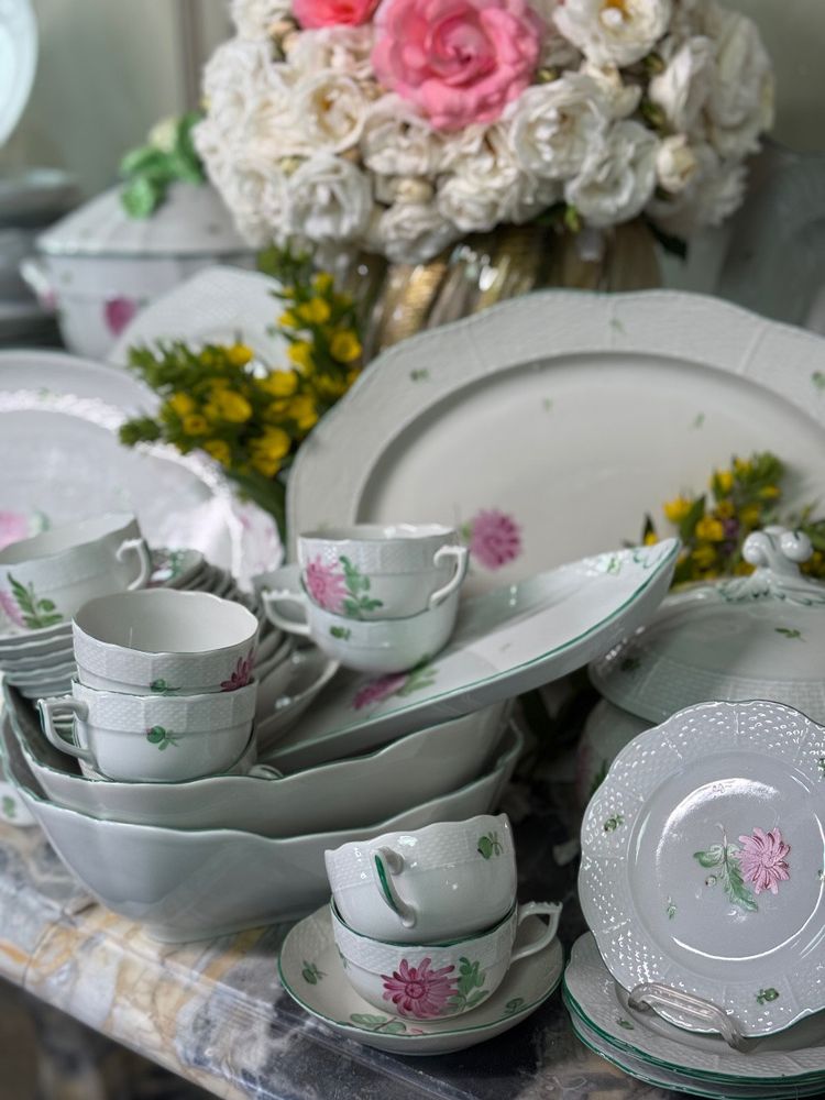 Large porcelain dinner service, Tertia pattern, Herend, early 20th century, approximately 200 pieces