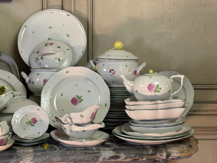 Large porcelain dinner service, Tertia pattern, Herend, early 20th century, approximately 200 pieces