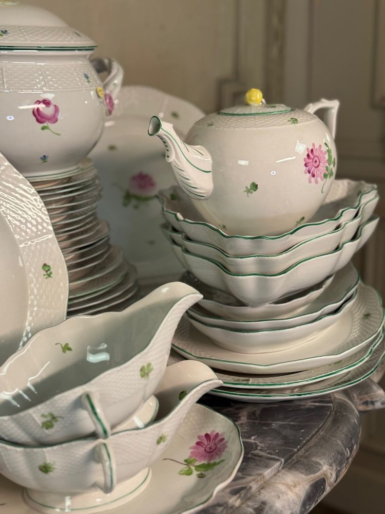 Large porcelain dinner service, Tertia pattern, Herend, early 20th century, approximately 200 pieces