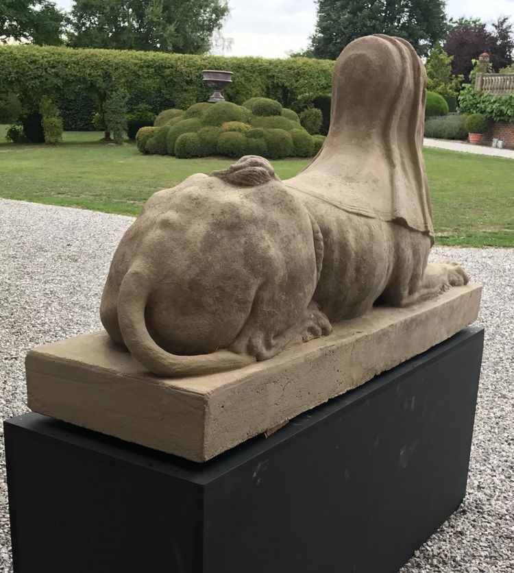 Skulptur aus Kunststein