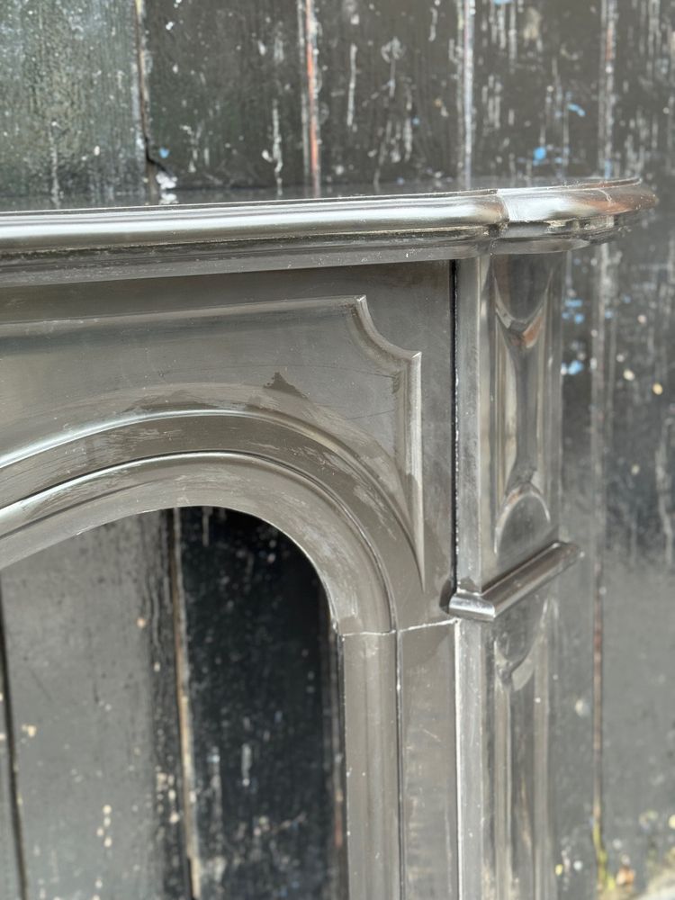 Kamin im Stil Ludwigs XV. aus schwarzem belgischem Marmor, um 1880