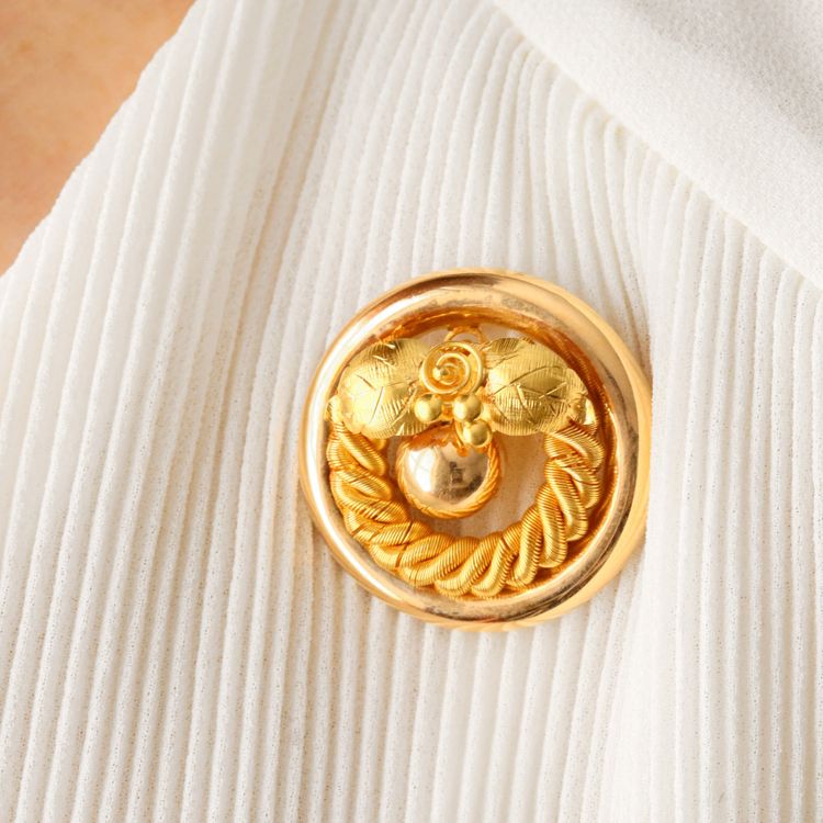 Alte runde Goldbrosche