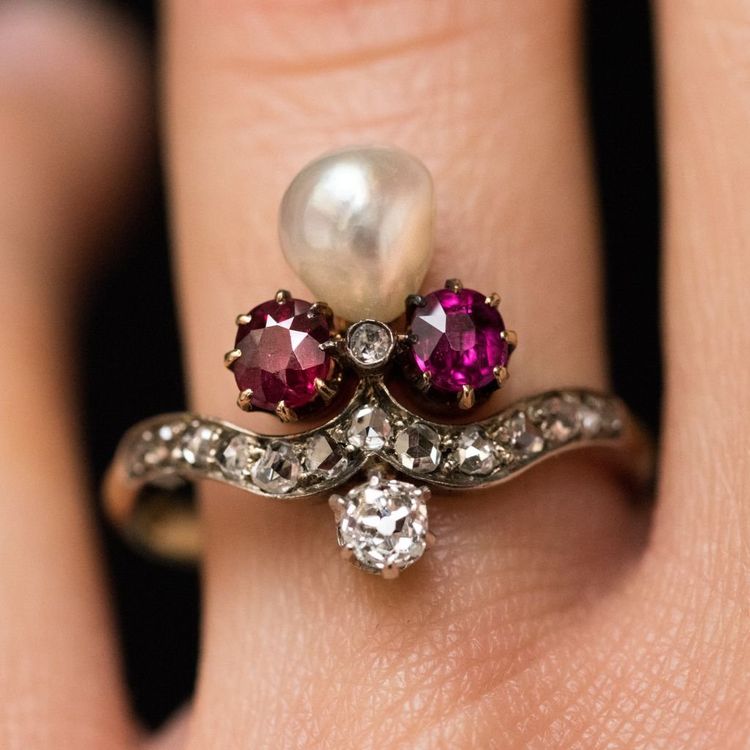 Bague Ancienne Duchesse Rubis Diamants Et Perle Fine
