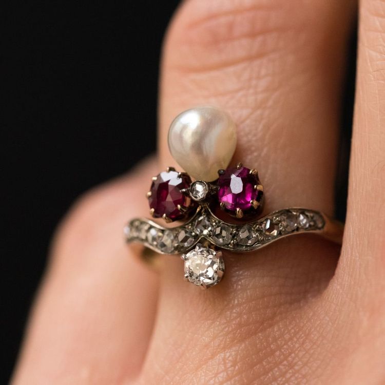 Bague Ancienne Duchesse Rubis Diamants Et Perle Fine