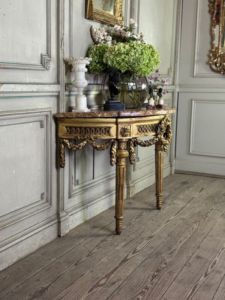 Console Louis XVI en bois sculpté et doré marbre brocatelle du Jura, XVIIIème siècle