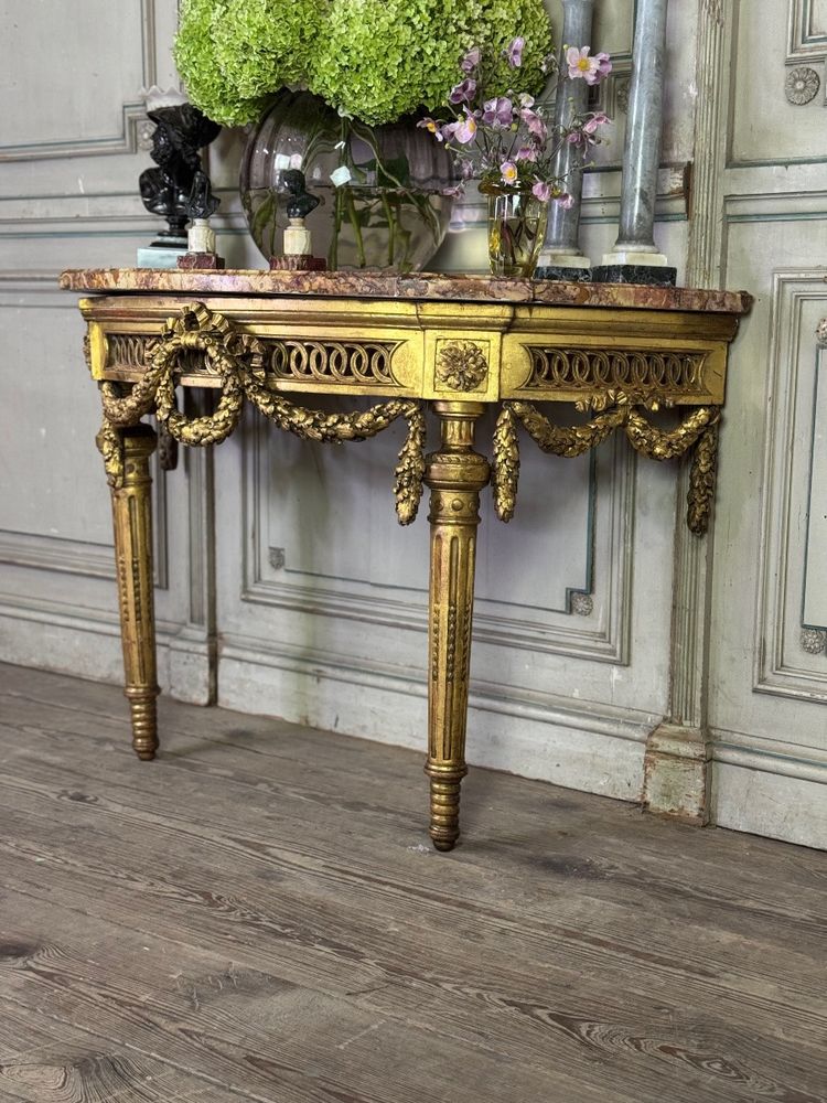 Console Louis XVI en bois sculpté et doré marbre brocatelle du Jura, XVIIIème siècle
