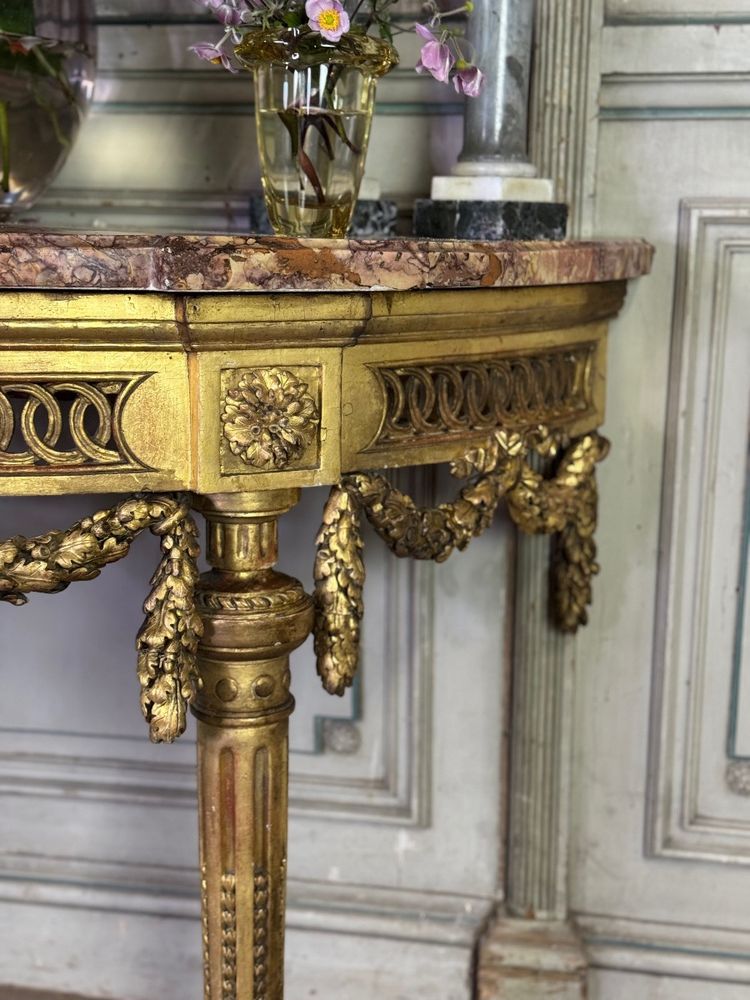 Console Louis XVI en bois sculpté et doré marbre brocatelle du Jura, XVIIIème siècle