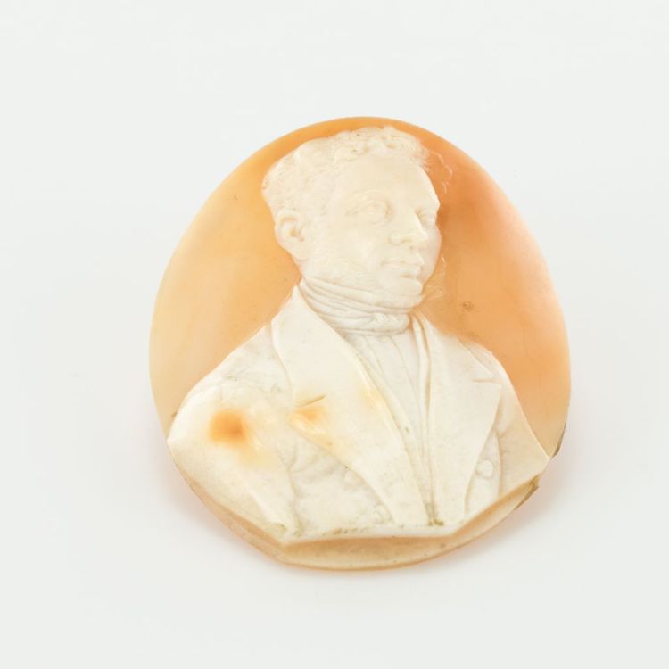 Cameo Old On Shell Gentleman