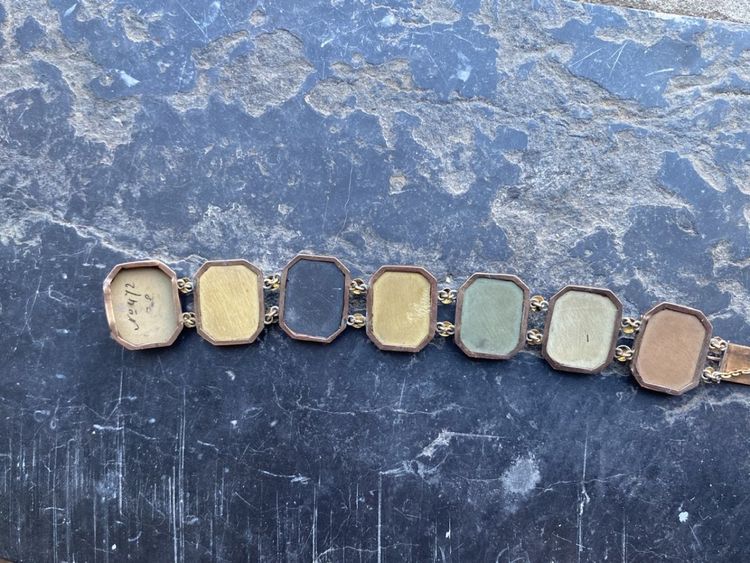 Bracciale in pietra lavica, medaglioni antichi, XIX secolo