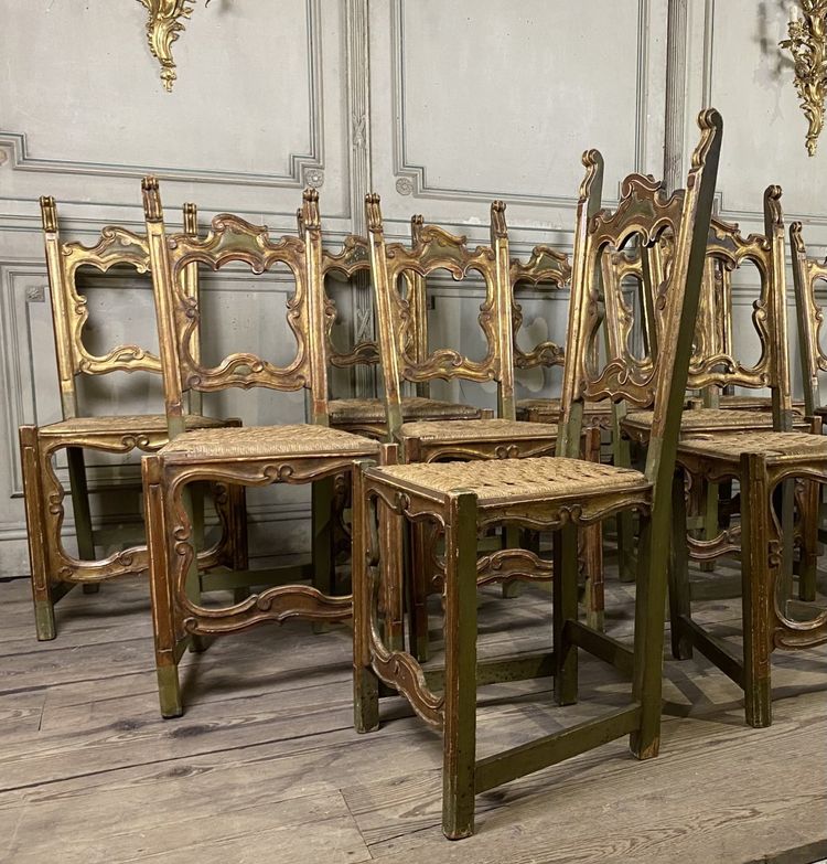 Suite De 12 Chaises En Bois Sculpté, Italie