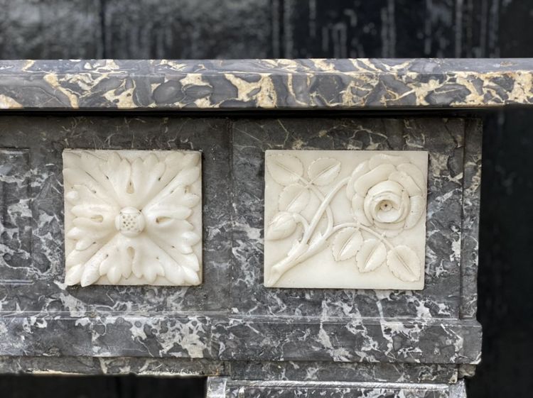 Cheminée De Style  Louis XVI En Marbre Gris Saint Anne Et Blanc De Carrare