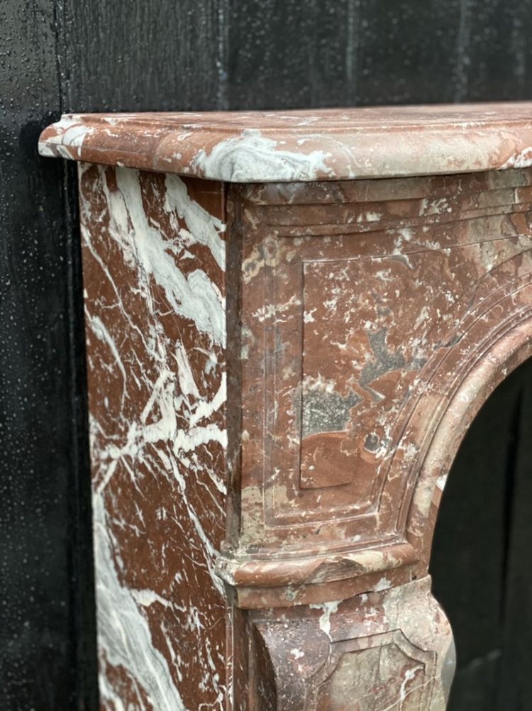 Cheminée Louis XV En Marbre Rouge De Belgique, XVIIIème Siècle