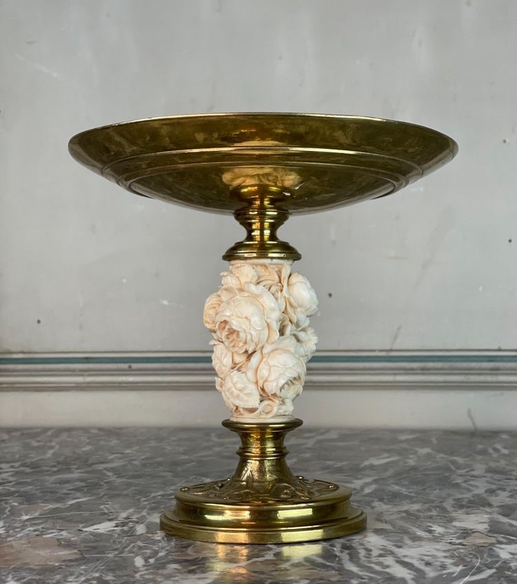 Coupe En Bronze Doré Et Ivoire
