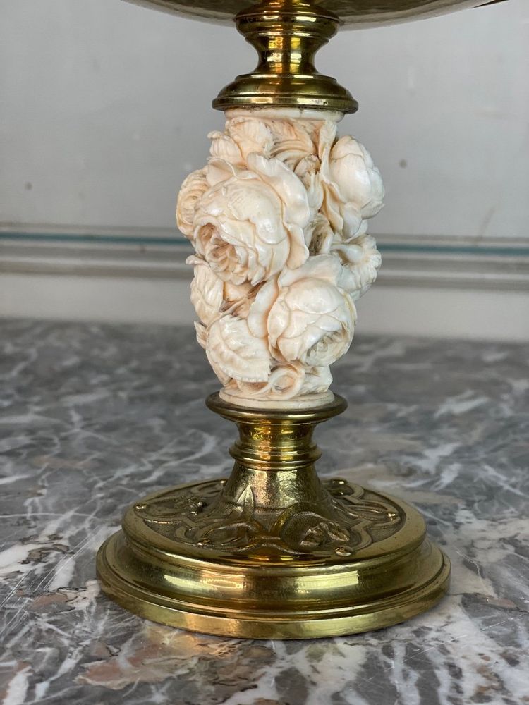 Coupe En Bronze Doré Et Ivoire