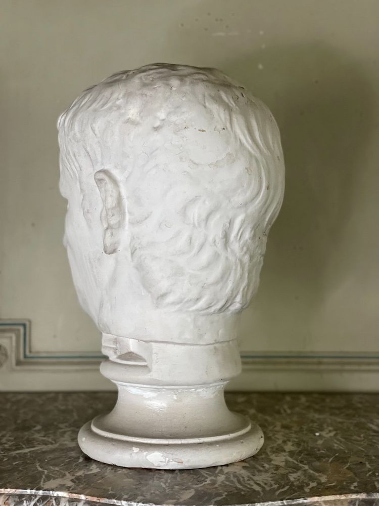 Buste En Plâtre D’un Empereur Romain