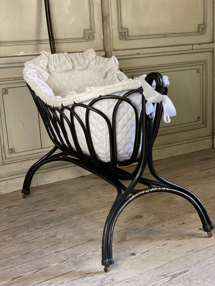 Curved Beech Cradle By Thonet, Circa 1900