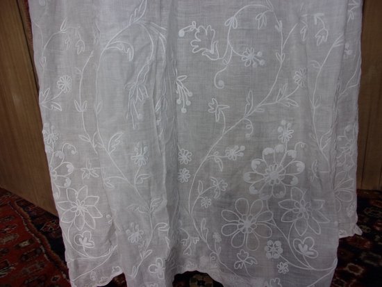 Aube de prêtre ancienne époque fin XIXe siècle